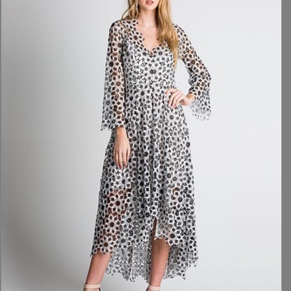 Miracle Berry Black and White floral lace dress